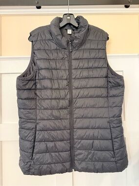 Woman’s Old Navy Active XL tall puffer vest